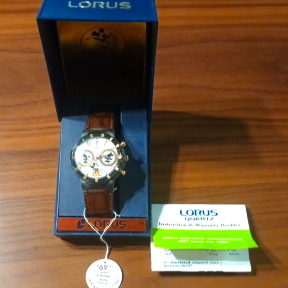 Mens vintage Lorus Quartz Mickey Mouse Watch-New Battery-Excellent